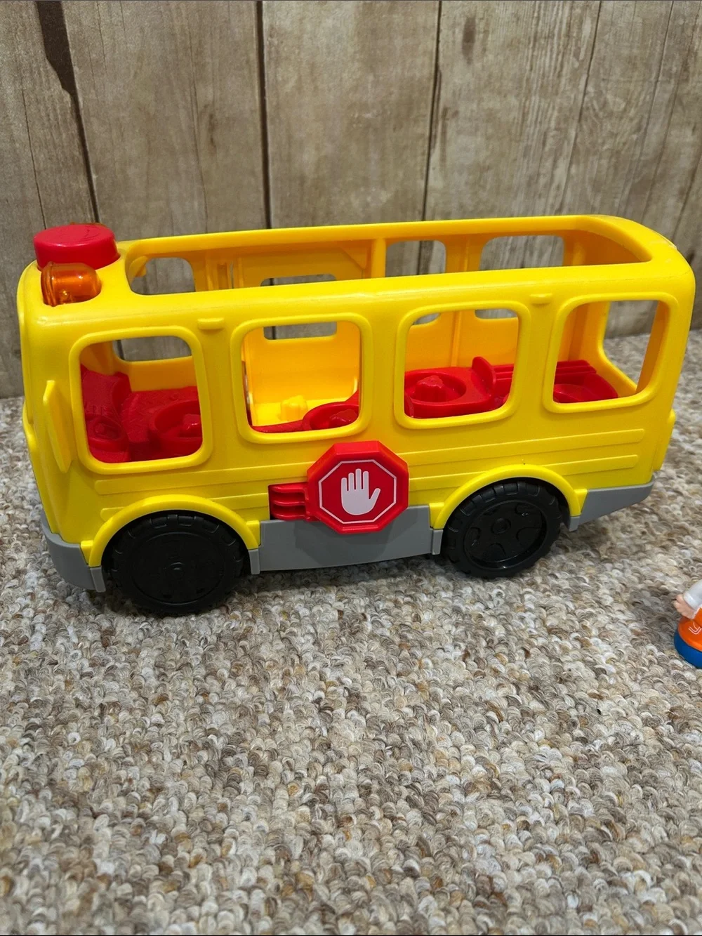 Fisher Price Little People Big Yellow School Bus Musical Light Up w/ 4 Figures